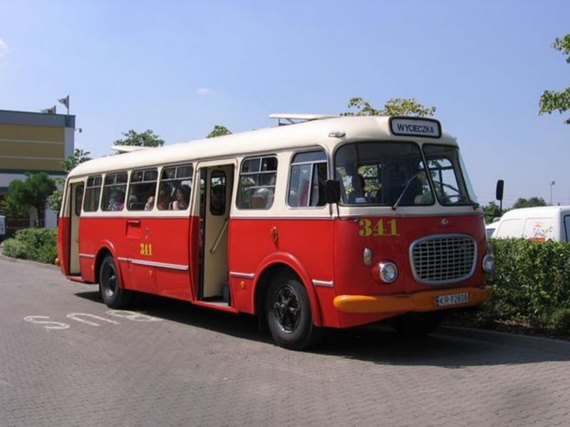 ein alter Bus